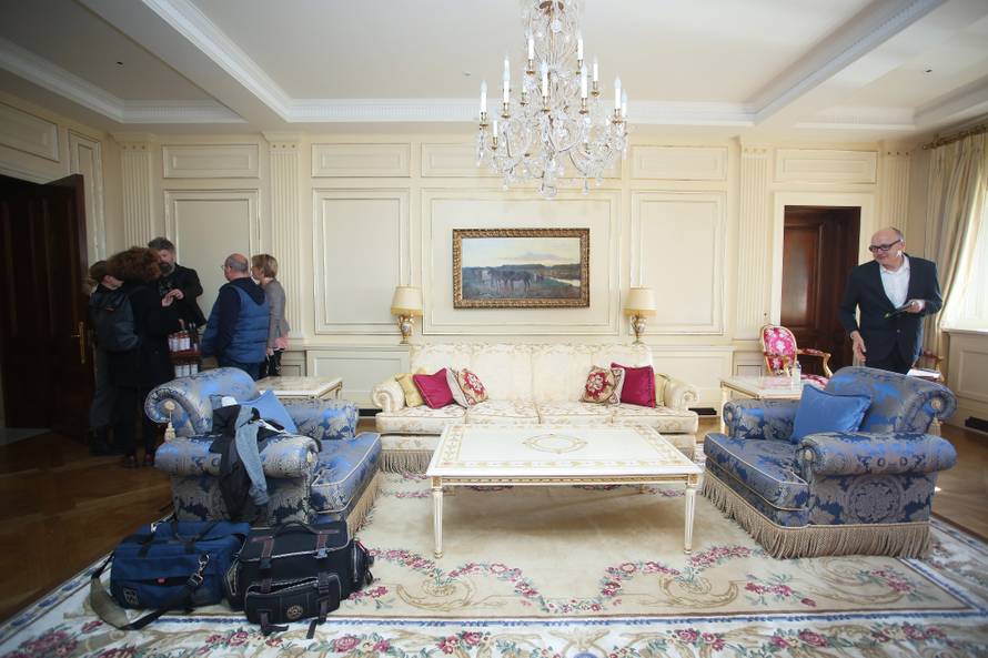 'Kulmerovi dvori idealni su za predstaviti komediju apsurda'