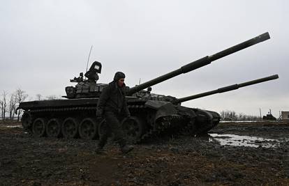 VIDEO Velika kolona tenkova iz Rusije ide prema gradu Harkivu