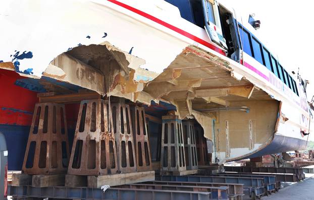 Ošte?eni katamaran Melita dotegljen u šibensko brodogradilište Iskra