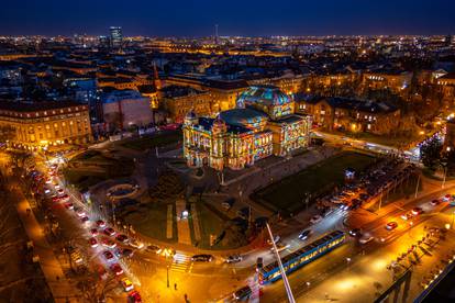 Pogled iz zraka na HNK osvijetljen povodom Festivala svjetla