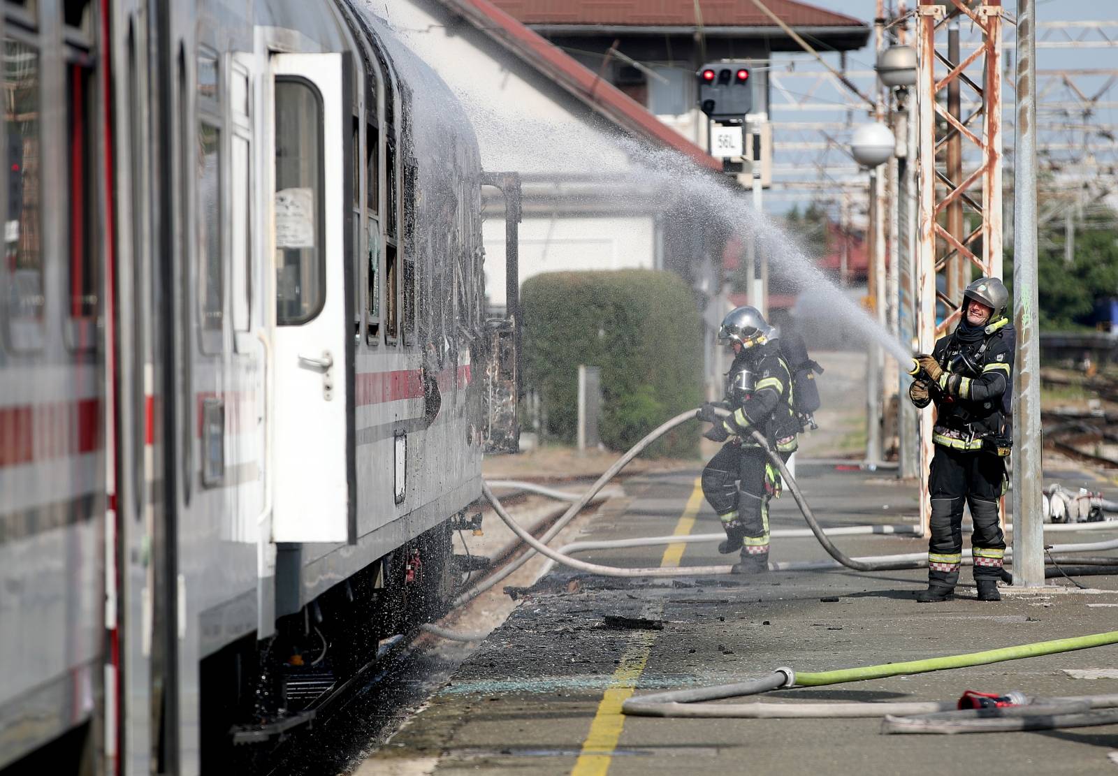 Zagreb: Na Glavnom kolodvoru zapalio se putniÄki vagon