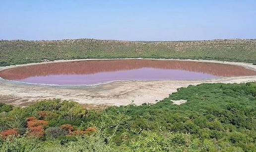 Indijsko jezero odjednom je poružičastilo, nitko ne zna zašto