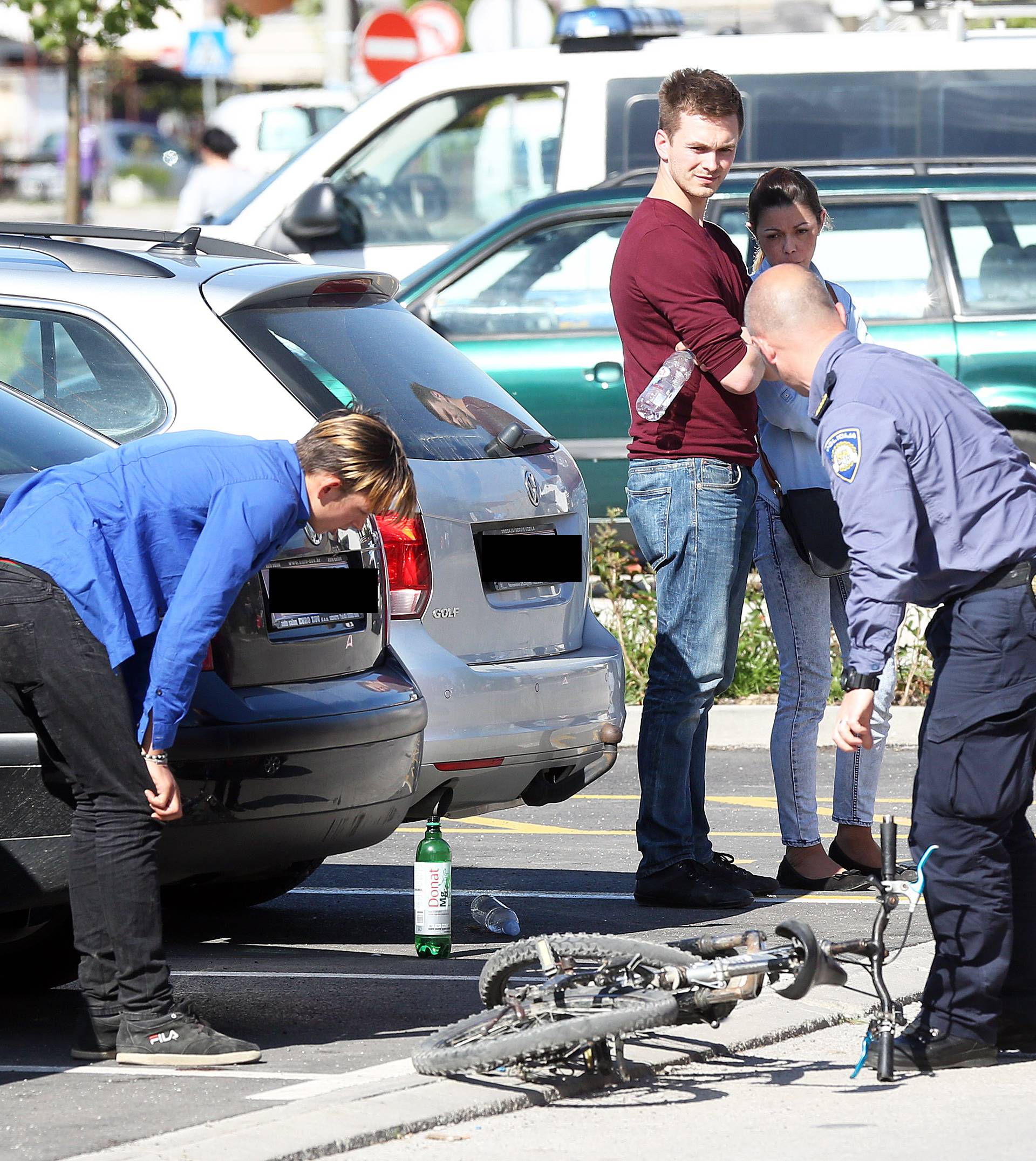 Auto udario dječaka (10) na biciklu, prevezli ga u bolnicu