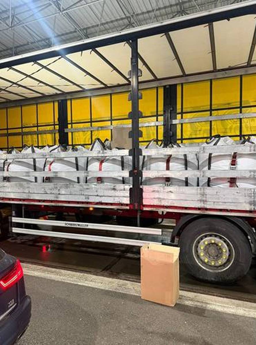 FOTO Na Jasenovcu ga ulovili s gomilom cigareta u kamionu