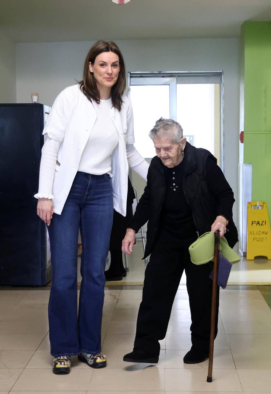 Šibenik: U Cvjetnom domu Ljeposava Periši? proslavila 100. ro?endan