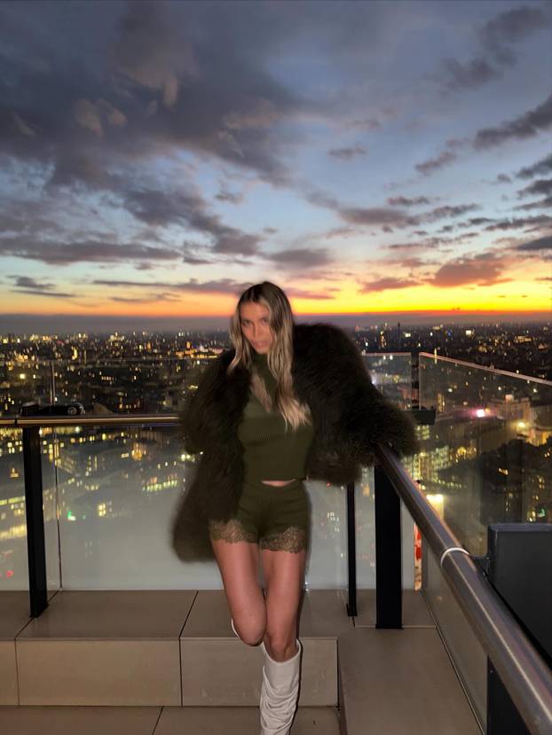 FOTO Trudna je, ali i dalje radi! Diletta objavila fotke s posla, a fanovi 'poludjeli': 'Ti si čarobna'