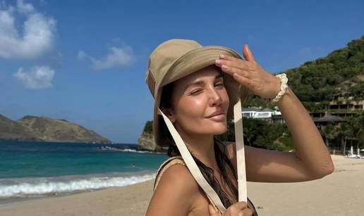 FOTO Njoj ljeto još traje! Tatjana Dragović pozirala je u badiću...