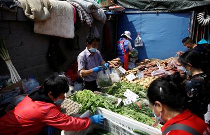 Na tržnici u Pekingu se zarazilo barem 79 ljudi: 'Ratno je stanje'