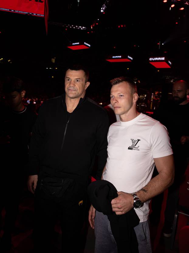 FOTO FNC spektakl u Areni privukao brojne zvijezde: Stigli Mandžukić, legendarni Cro Cop