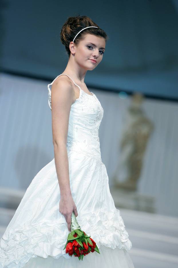 ARHIVA -  Ella Dvornik nosila je reviju na sajmu vjenčanja 2007. godine