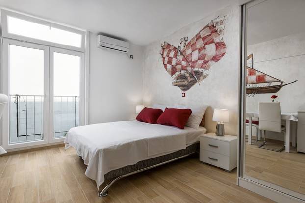 FOTO Netko u Splitu prodaje ova 23 kvadrata za 195.000 eura! A što kažete na ukrašene zidove?