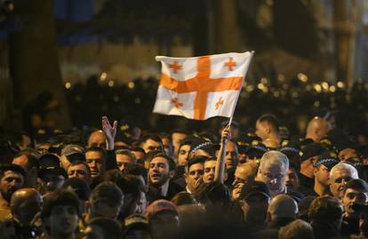 Čiji je duži: Pogledajte veličinu muškog ponosa u stavu 'mirno' i gdje su na toj ljestvici Hrvati!