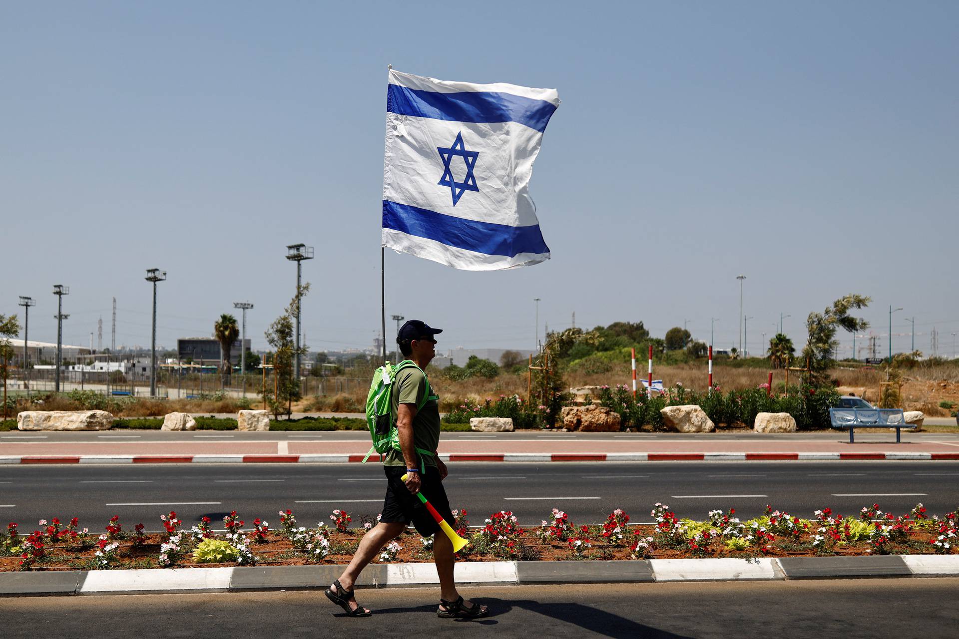 Israelis protest as Netanyahu inaugurates Tel Aviv's light rail