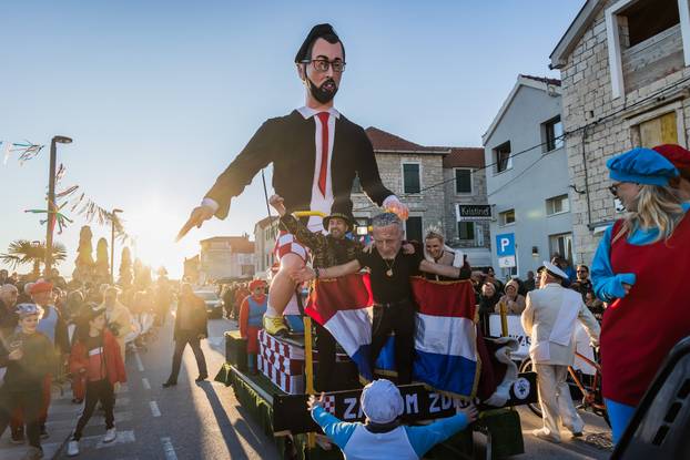 Tito i Ante Pavelić spaljeni kao Krnje u Kaštel Starom