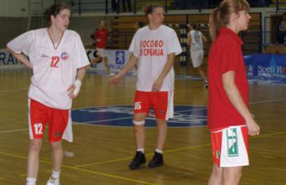 Srpske košarkašice došle u majicama Kosovo je Srbija
