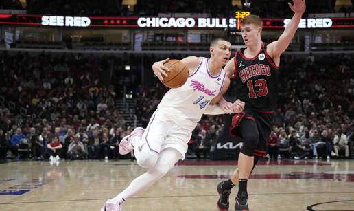 Herro srušio Chicago, a Davis Sacramento. Miami i Dallas još igraju jednu utakmicu za prolaz