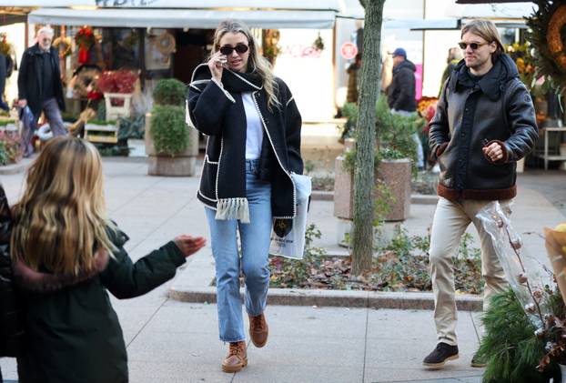 Zagreb: Borna Sosa s djevojkom Ivonom na Trgu Petra Preradovi&cacute;a