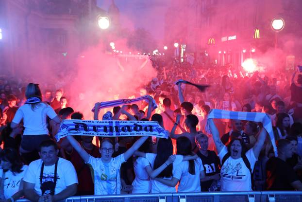 Rijeka: Navijači na Korzu slave osvajanje Hrvatskog nogometnog kupa
