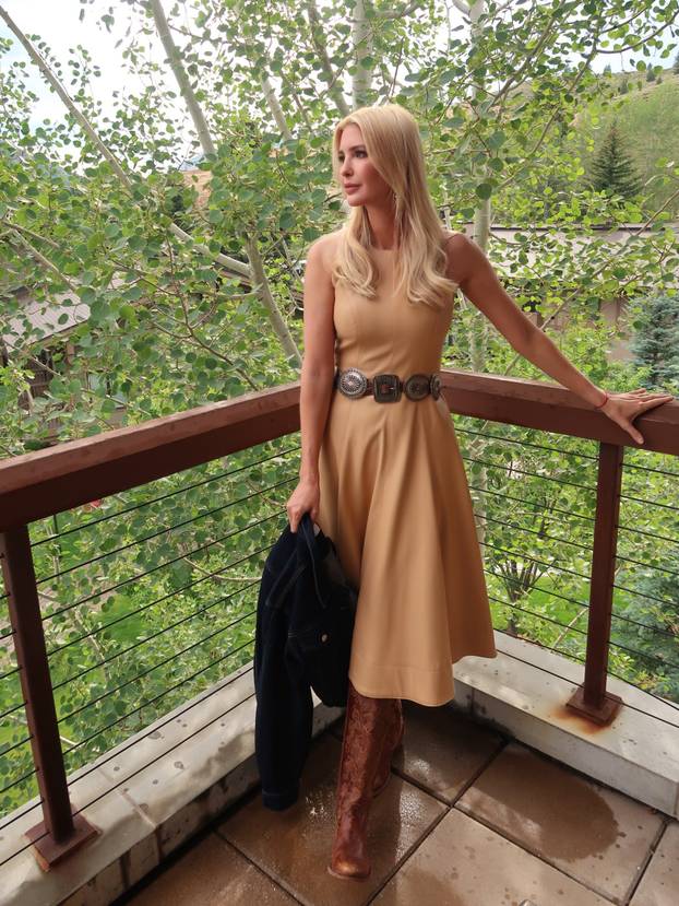 FOTO Ivanka Trump pozirala u bikiniju, svi je zasuli kritikama