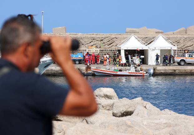 Sailboat sinks off Sicily