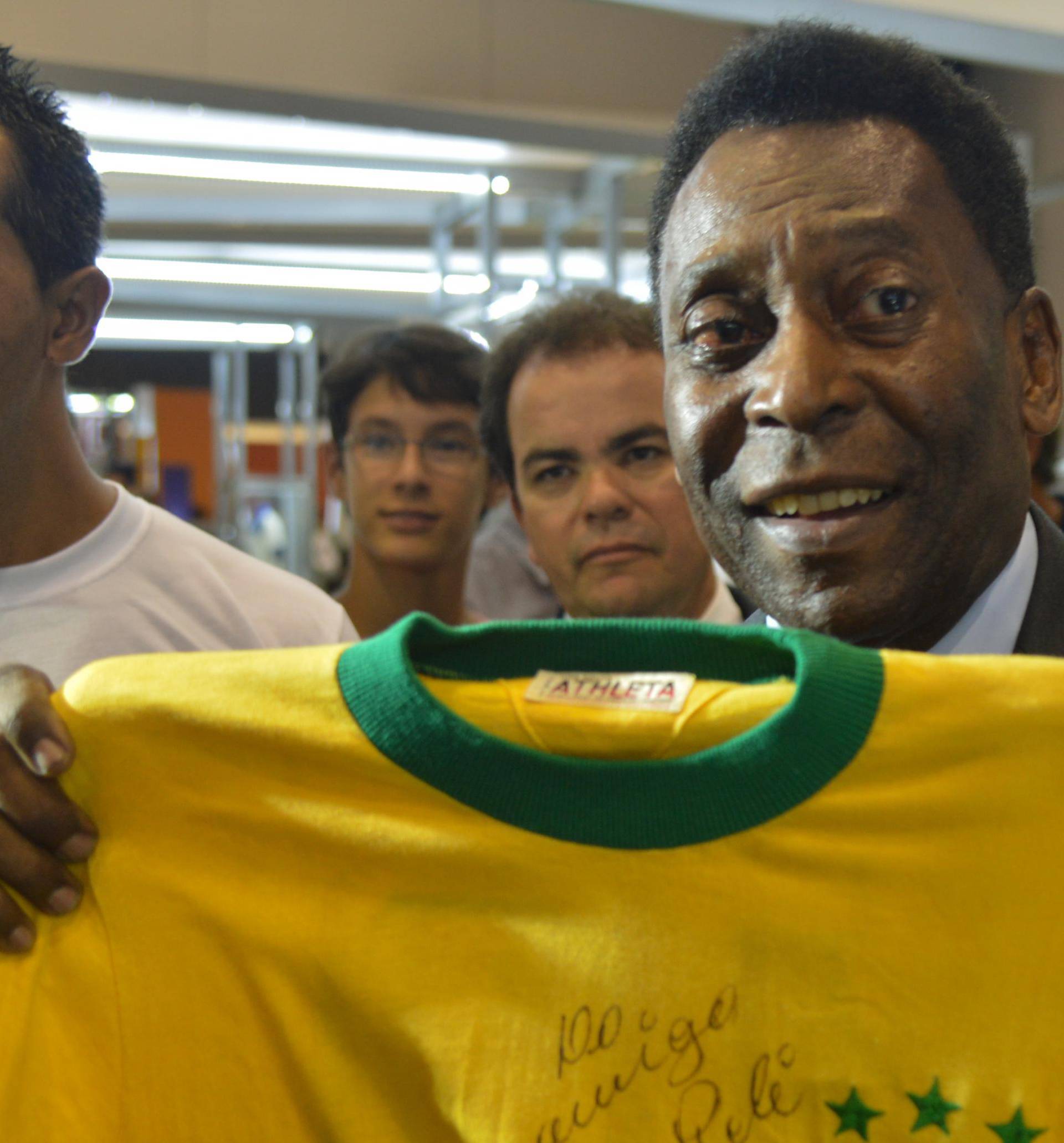 Dres u kojem je Pele igrao s 'Jugom' prodan za 30.000 €!