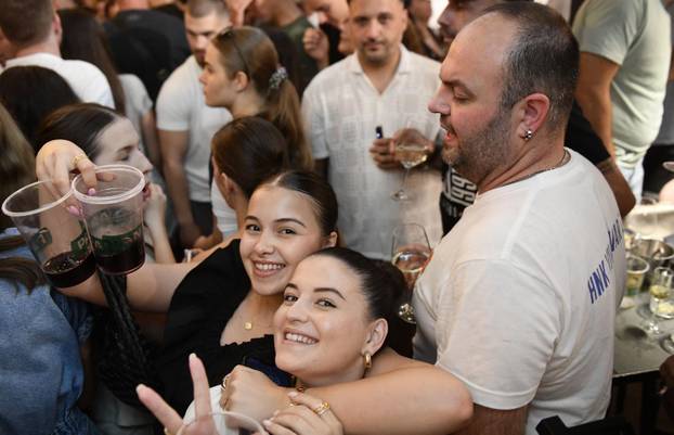 Zagreb: Atmosfera u gradu uoči Thompsonovog koncerta