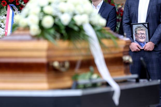 Posljednji ispraćaj Ante Ćorušića na Mirogoju