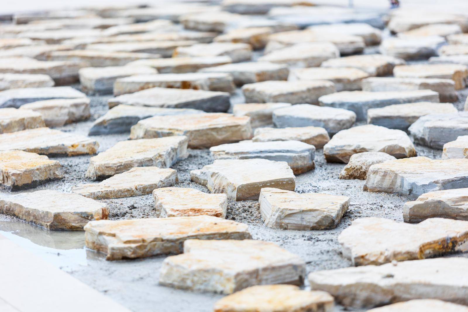 Betonirali blizu Modrićeve vile na plaži, radnici nestali, svi šute