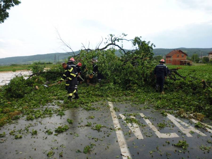 Slavonci su očajni: Milijunske štete od olujnog nevremena