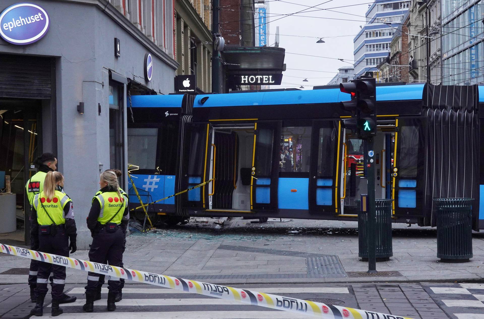 Tram crashes into building in Oslo