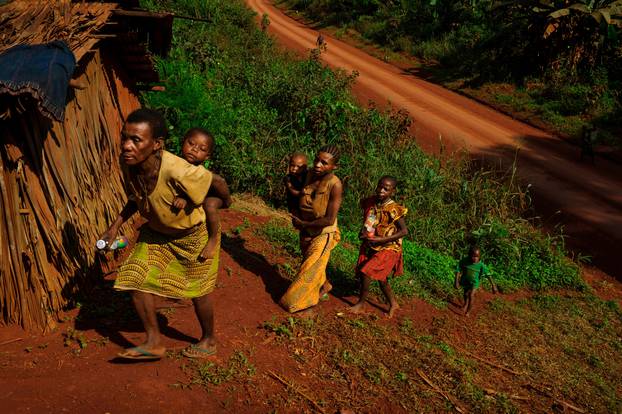 Baka women near Mambele.