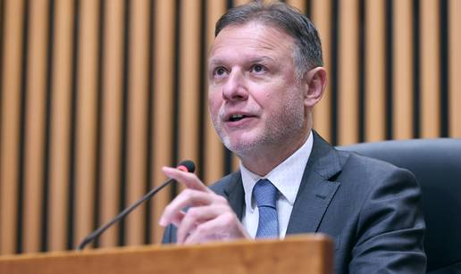 Ekstremizam, komunizam... Gordan Jandrokovi&cacute; pri&ccaron;ao je &scaron;kolarcima pri&ccaron;e za malu djecu