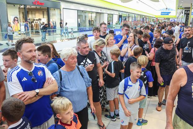 Zagreb: Otvorenje novog Dinamovog fan shopa