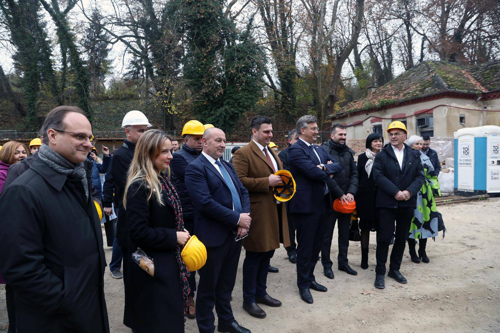 Premijer Plenković  obišao je gradilište Regionalnog centra kompetentnosti Tehničke škole Sisak i katedralu u Sisku 