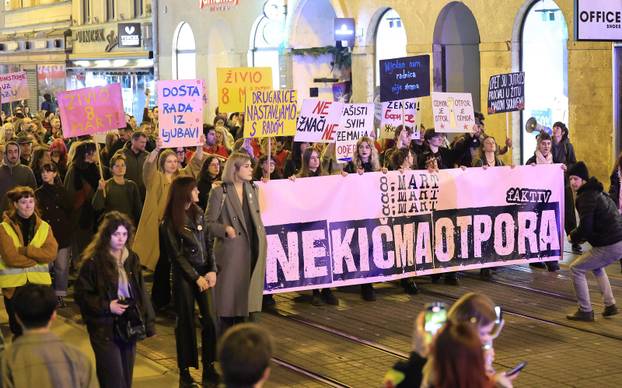 Zagreb: Održan jubilarni 10. Noćni marš za prava žena "Žene – kičma otpora"