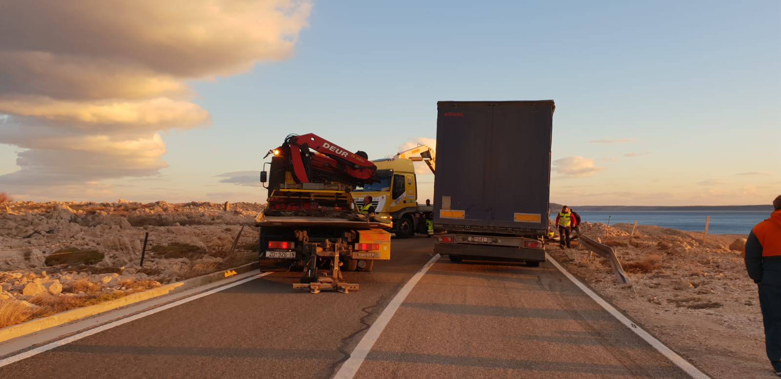 Bura srušila kamion: Htio se vratiti, ali su naleti bili prejaki