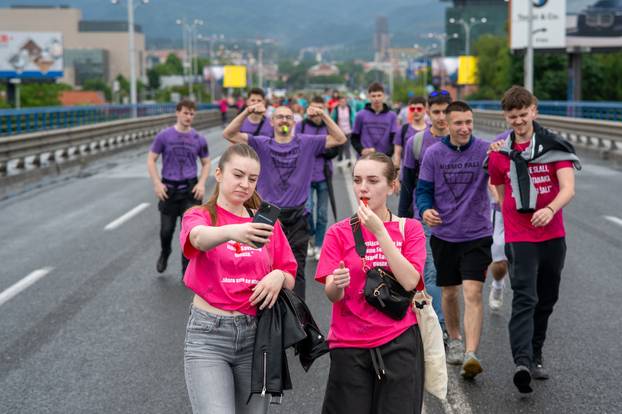 Zagreb: Kiša nije spriječila učenike da proslave kraj školovanja na Bundeku