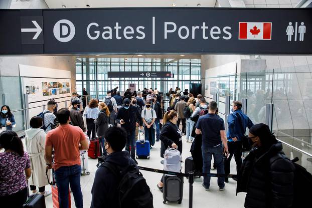 FILE PHOTO: Canadian police investigating C$20 million gold heist at Toronto airport