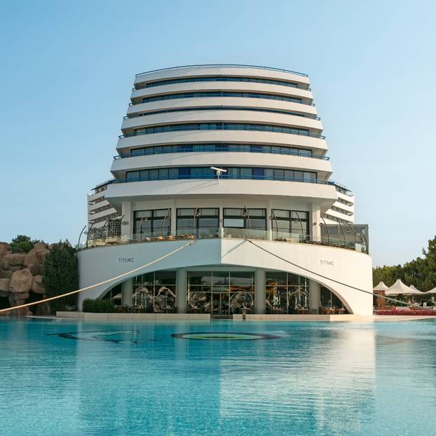 FOTO Ovaj Titanic nikada neće potonuti! Pogledajte što sve nudi moderni tematski hotel