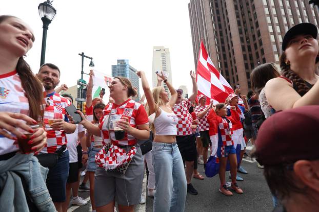 SP 2026 Philadelphia: Navijači se okupljaju prije razvijanja hrvatske zastave uoči utakmice s Ganom