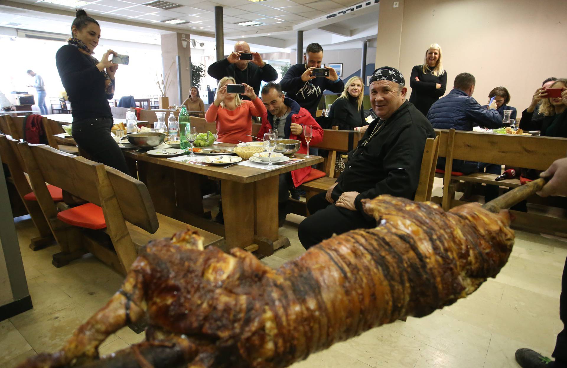 Split:  Željko Kerum družio se s predstavnicima medija uo?i nadolaze?ih blagdana