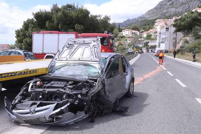 Četvero ozlijeđenih u sudaru dva automobila i autobusa