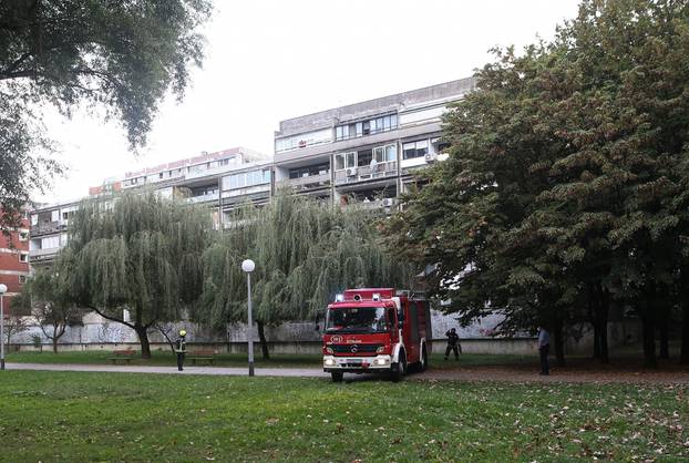 Zagreb: Policijski očevid na Savici gdje su pronađena dva muška tijela