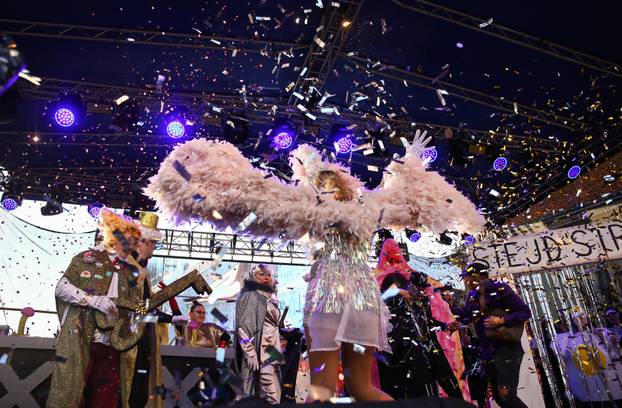 Samobor: Povorka mjesnih odbora i alegorijskih kola na Fašniku