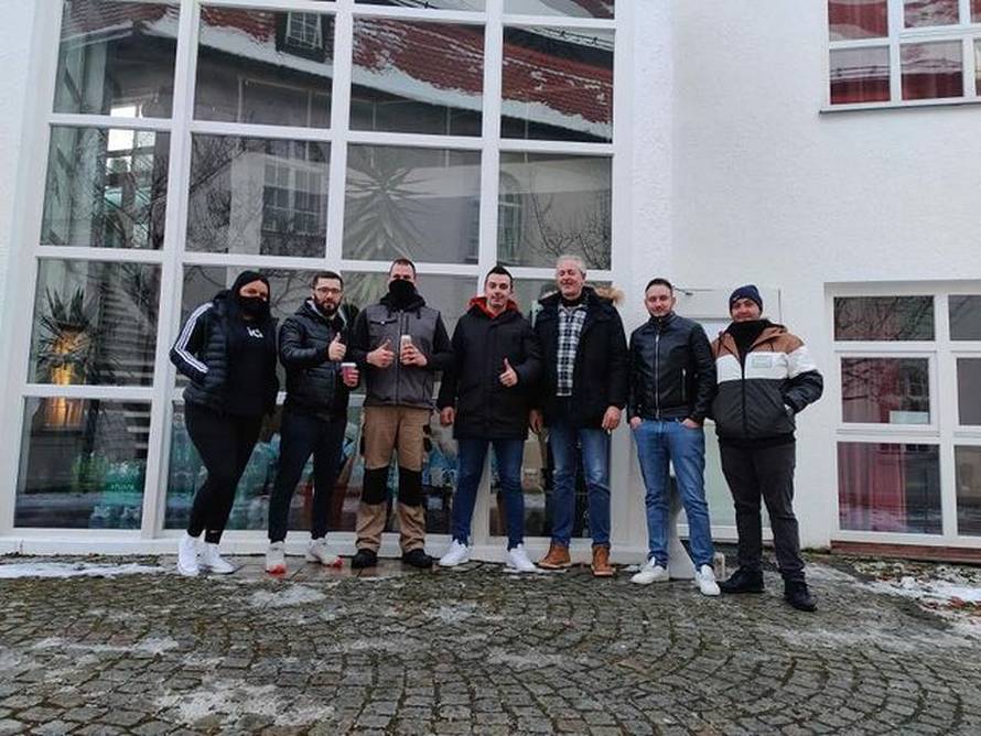 Iz Njemačke stiže još kombija i kamiona punih stvari: 'Čovjek je s dizalicom otišao za Petrinju'