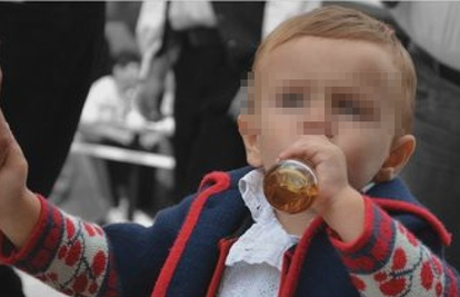 Skandal Vinkovačkih jeseni: 'Dječak ne pije rakiju nego čaj'