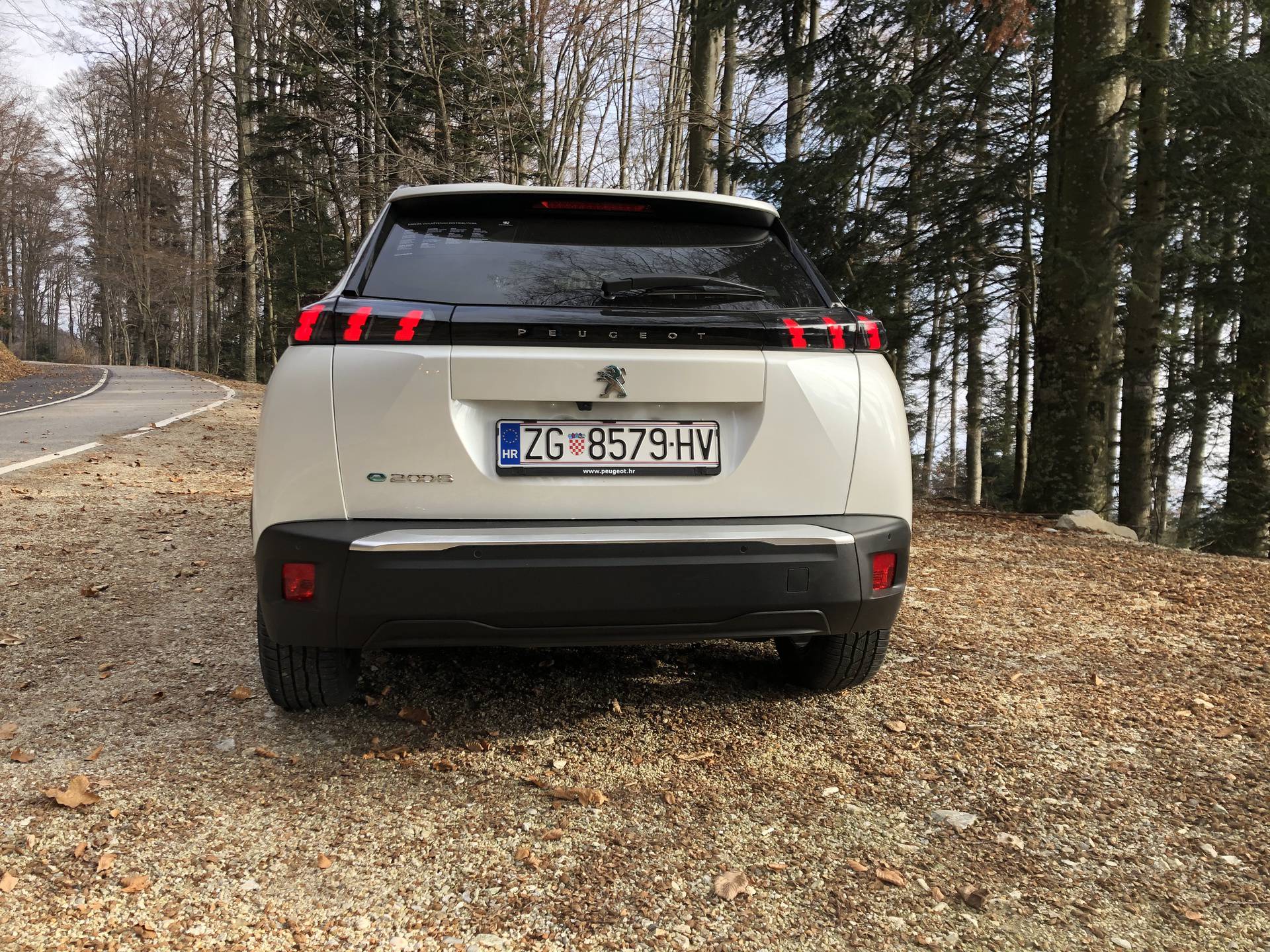 Električni Peugeot e-2008 je uglađen i jednostavan za vožnju