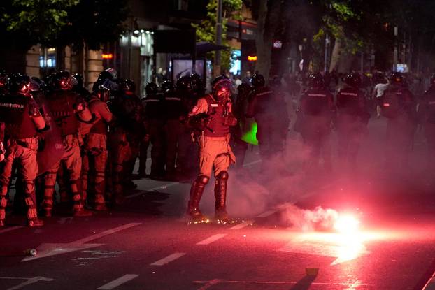 Neredi u Beogradu, sukobili se prosvjednici i policija