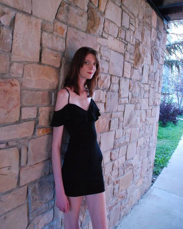 FOTO Visoka je 208 cm, a noge duže od 135: Ova influencerica ne stane ni u krevet ni u auto...