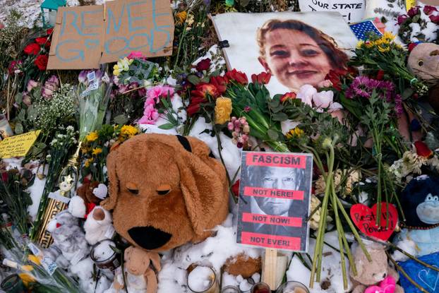 Memorials for Good and Pretti in Minneapolis